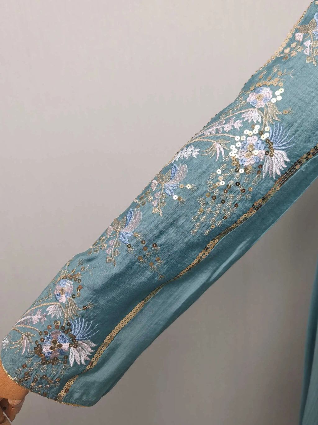 2025 Teal Muslim Abaya with Stand Collar and Exquisite Floral Embroidery Ideal for Islamic Festivities and Ramadan Celebrations