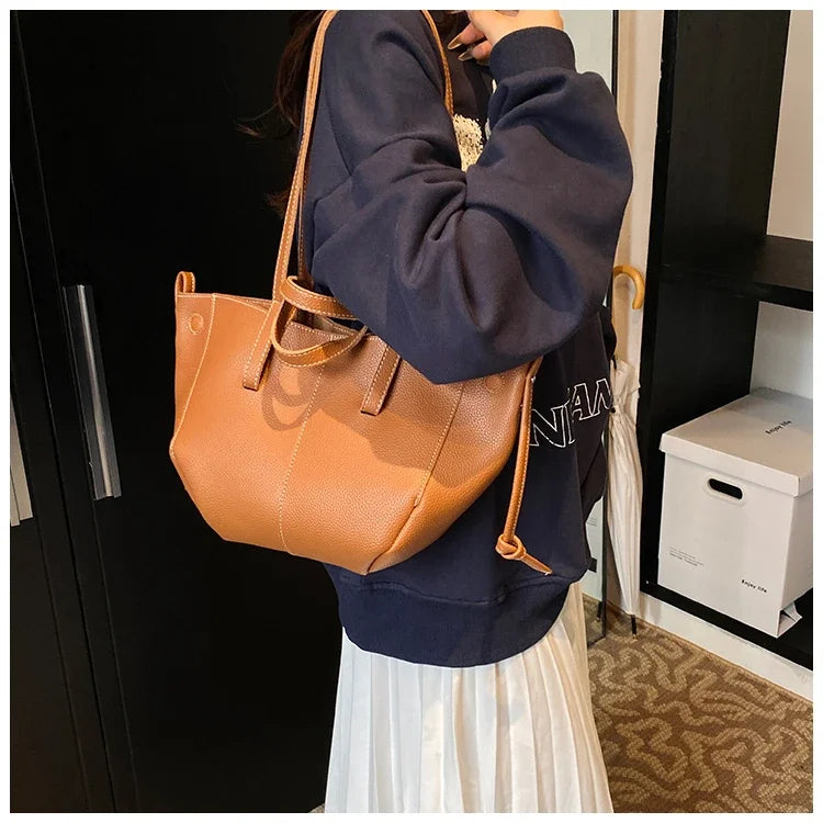 New Handheld Tote Bag Large Capacity Fashionable Women's Bag Premium Single Shoulder Underarm Bag Trousses De L’épaule