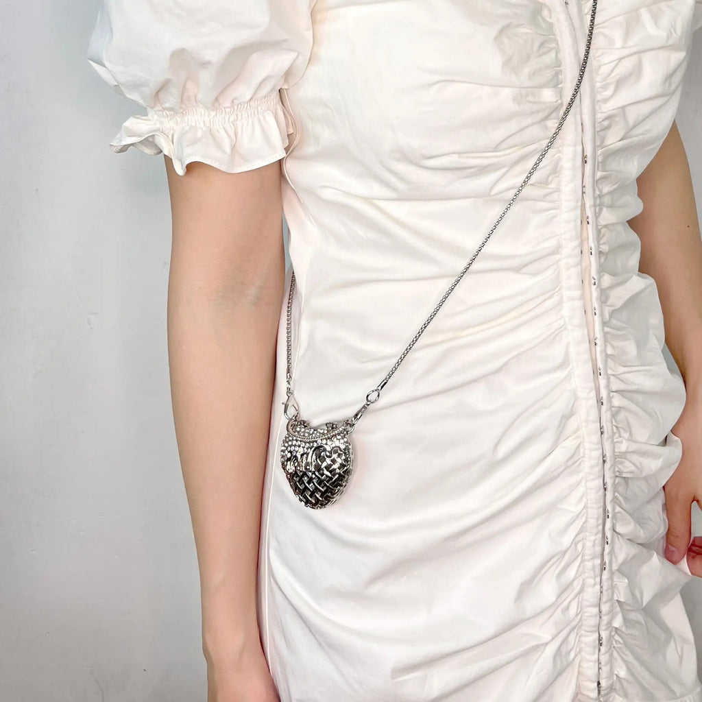 Designer hollowed out heart shaped dinner bagS for women fashionable metal style shoulder bag  mini accessory bag