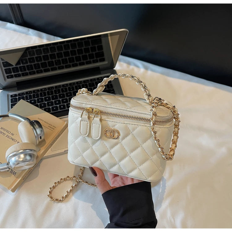 Luxury Brand Ladies Genuine Leather Messenger Bag, Elegant Shoulder Handbag By Famous Designer, Popular Crossbody Tote Bags