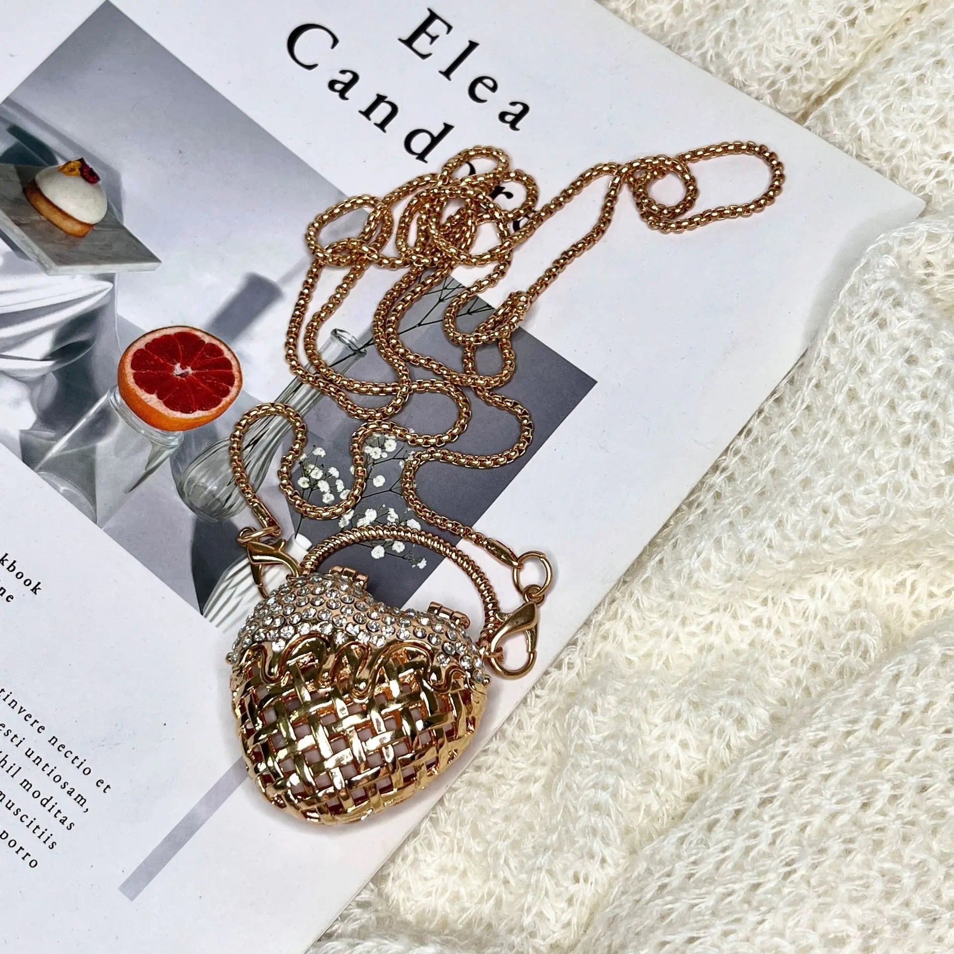 Designer hollowed out heart shaped dinner bagS for women fashionable metal style shoulder bag  mini accessory bag