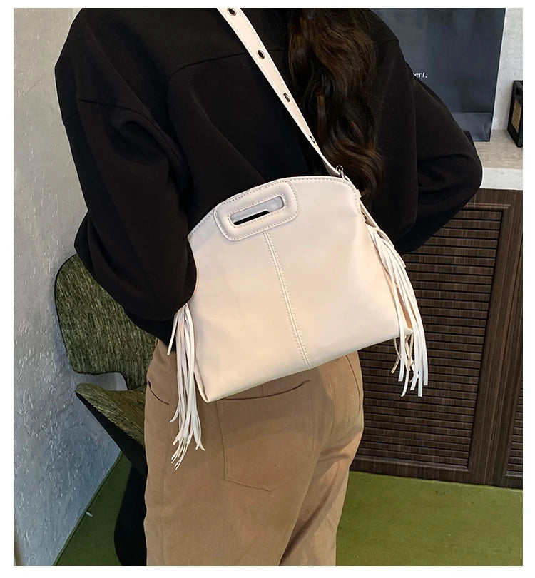 Fashionable Crossbody-Bag In Genuine Leather For Ladies, Classic Shoulder Bag By Famous Designer, Elegant Handbags