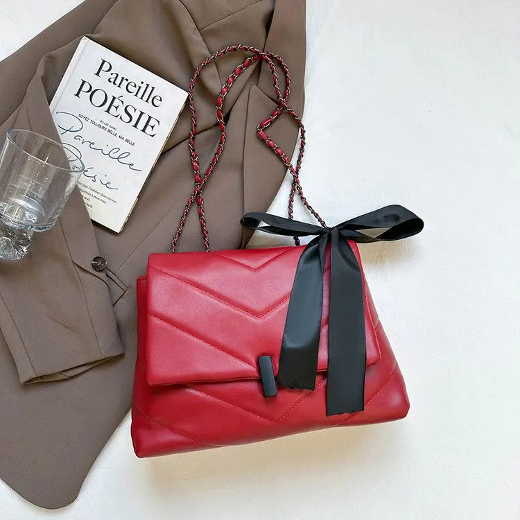 Luxury Women's Tote Bag Made Of Fine Leather Boasting Famous Designer Inspired And Casual Vintage Commuter Style