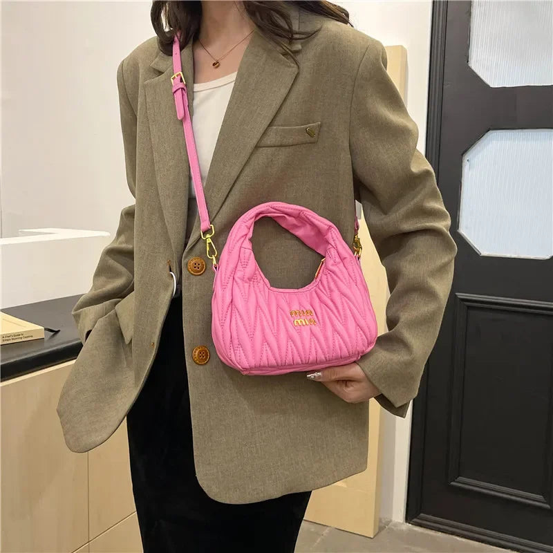Elegant High-End Shopper Tote Bag for Fashionable Women with Large Capacity and Vintage Inspired Leather