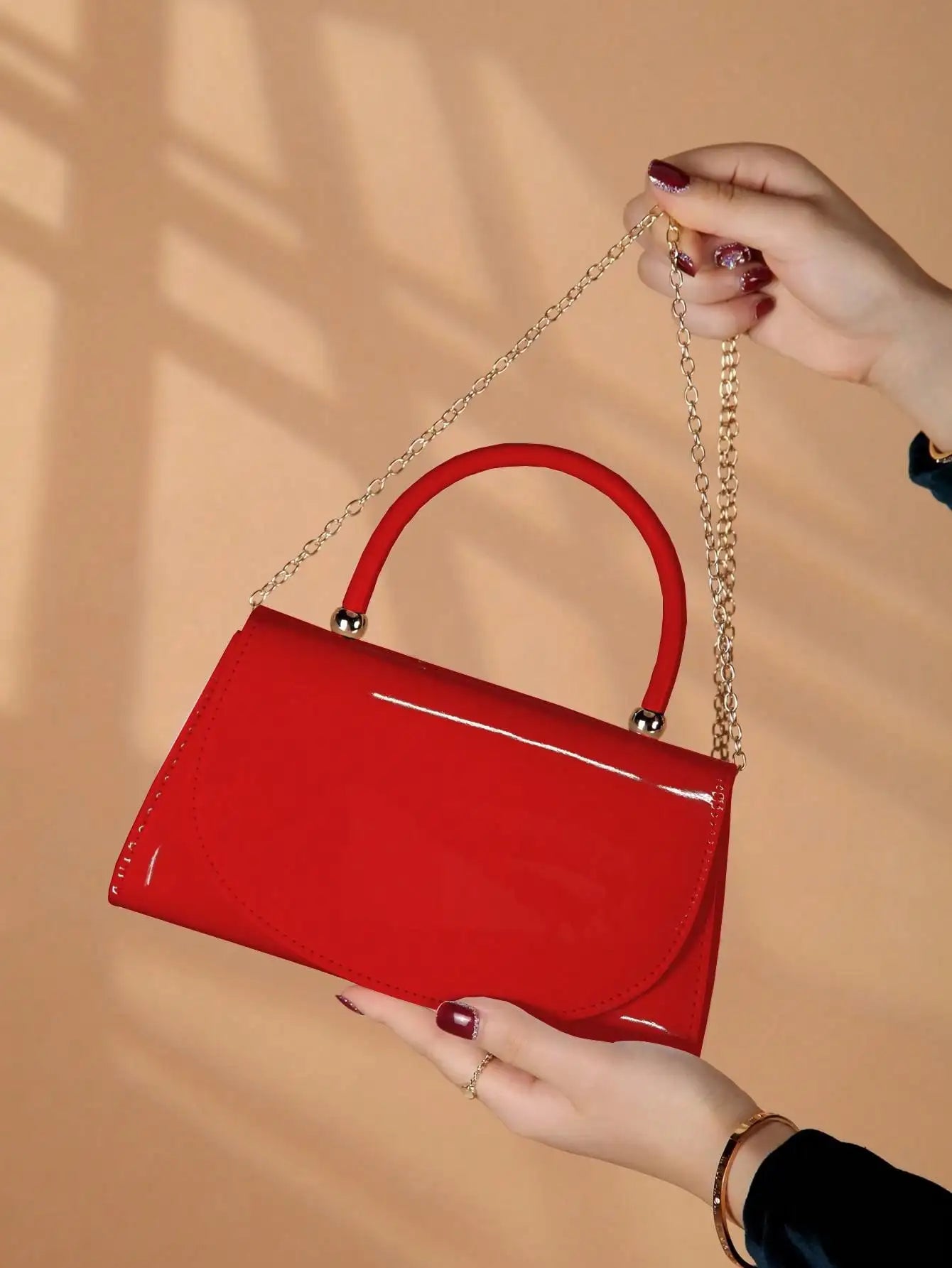 Fashion solid color mirrored handbags, evening bags, elegant and charming women's business party bags, the best gift for women.