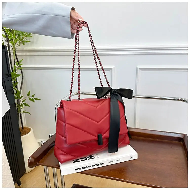 Luxury Women's Tote Bag Made Of Fine Leather Boasting Famous Designer Inspired And Casual Vintage Commuter Style