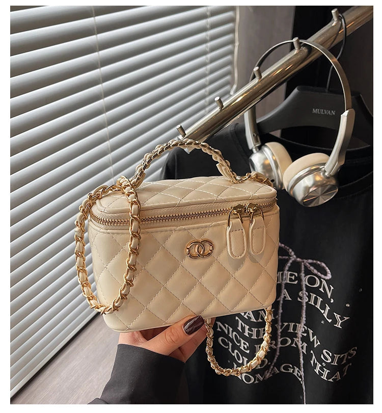 Luxury Brand Ladies Genuine Leather Messenger Bag, Elegant Shoulder Handbag By Famous Designer, Popular Crossbody Tote Bags