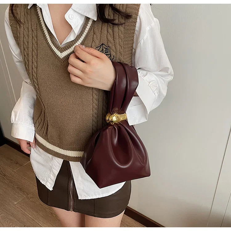 Soft Leather Clutch Bag for Travel Luxury Designer Women Pleated Mini Bucket Pouch Temperament Side Zipper Party Evening Bags