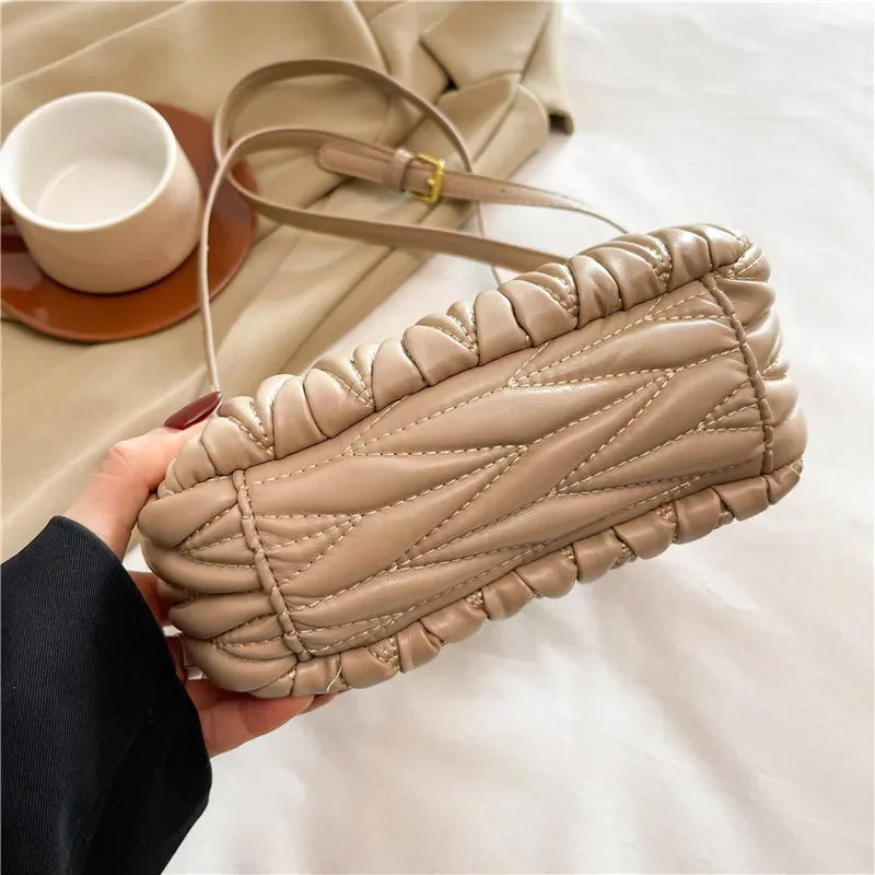 Elegant High-End Shopper Tote Bag for Fashionable Women with Large Capacity and Vintage Inspired Leather