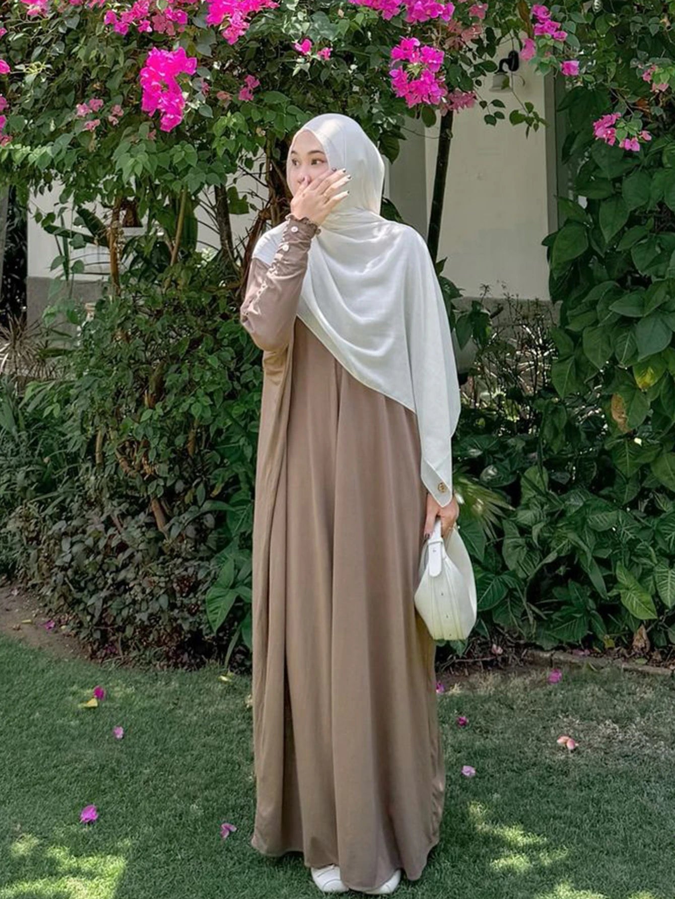 Muslim fashion women wear long sleeved loose abaya gown elegant dress