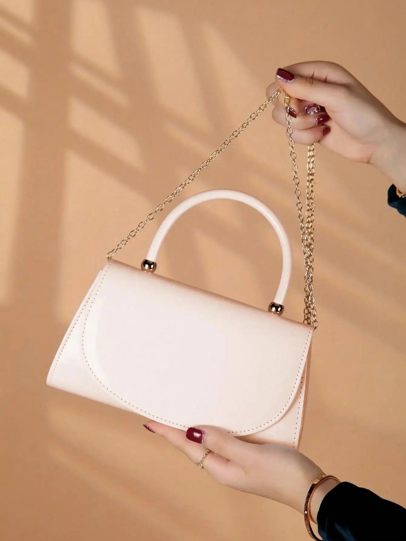 Fashion solid color mirrored handbags, evening bags, elegant and charming women's business party bags, the best gift for women.