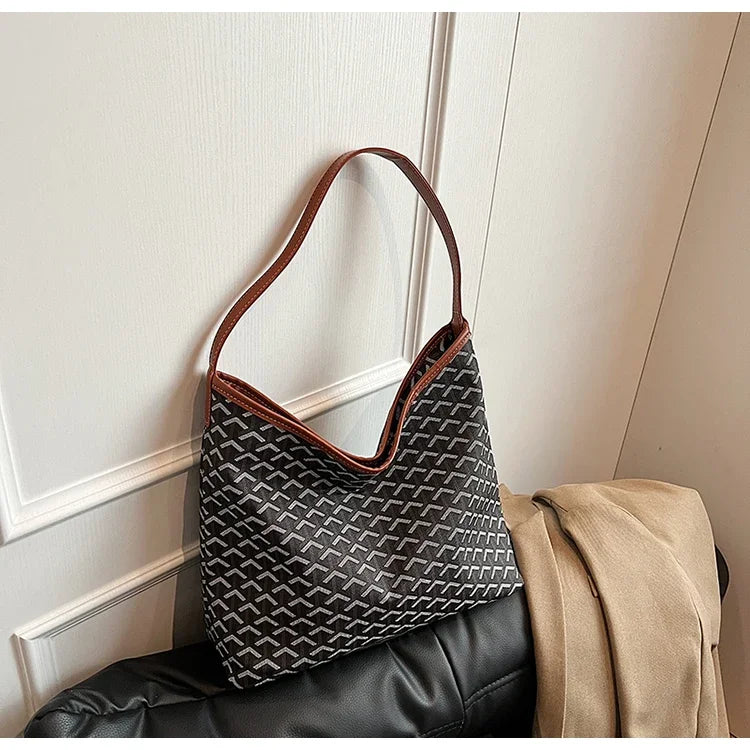 Luxury Designer Paris Fashion Tote Bag With Large Capacity And Trendy Design Ideal For Women Messenger Purse
