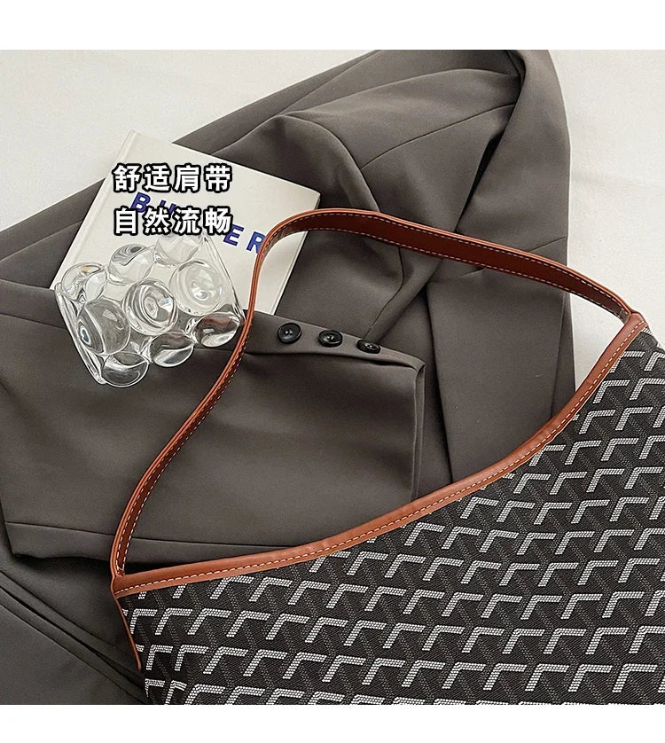 Luxury Designer Paris Fashion Tote Bag With Large Capacity And Trendy Design Ideal For Women Messenger Purse