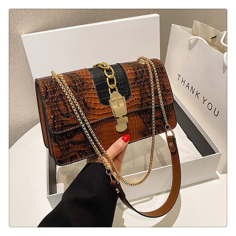 Luxury Designer Brand Bolsa New Fashion Personality Hand Bill Shoulder Bag for Women Crossbody Small Square Bag hot sale
