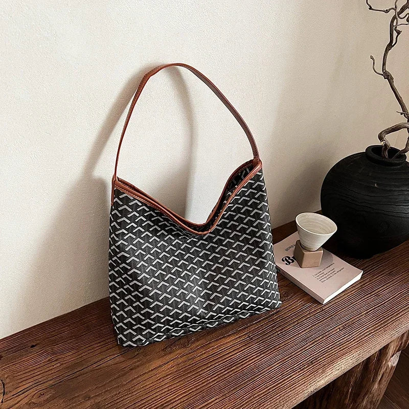 Luxury Designer Paris Fashion Tote Bag With Large Capacity And Trendy Design Ideal For Women Messenger Purse