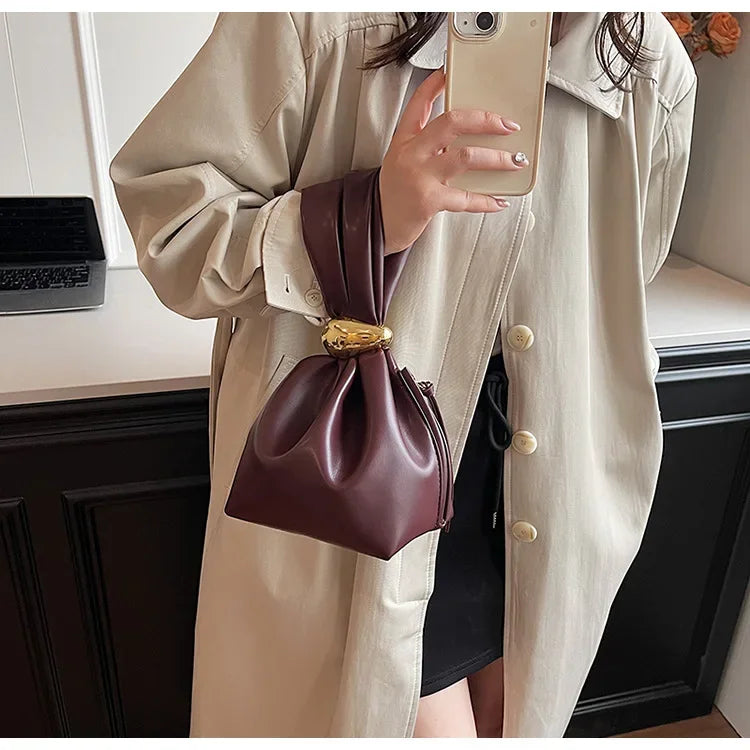 Soft Leather Clutch Bag for Travel Luxury Designer Women Pleated Mini Bucket Pouch Temperament Side Zipper Party Evening Bags
