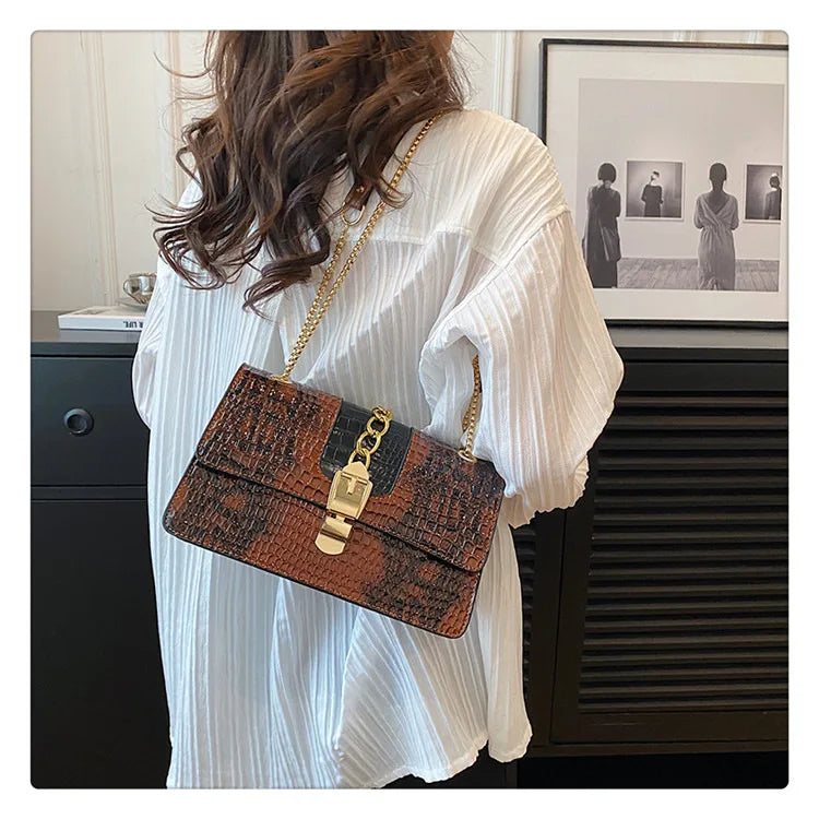 Luxury Designer Brand Bolsa New Fashion Personality Hand Bill Shoulder Bag for Women Crossbody Small Square Bag hot sale