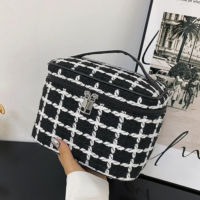 Luxury Design Portable Cosmetic Bag For Women Lightweight Toiletry Wash Storage Bags Handle Lipstick Square Makeup Purse