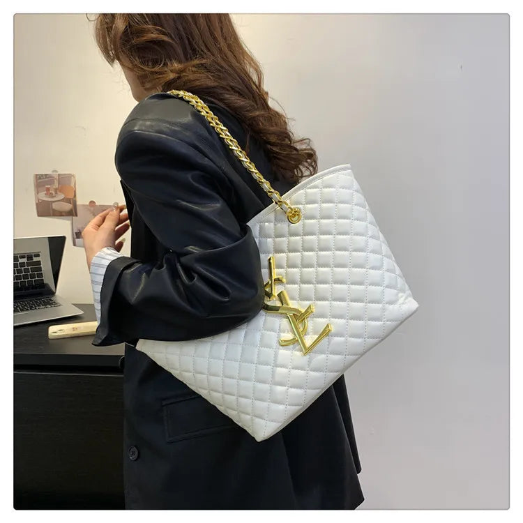 2025 New Designers' Large Capacity Ladies' Bags - Luxurious Retro Diamond Pattern Shoulder Bags with High-Quality Texture Tote B
