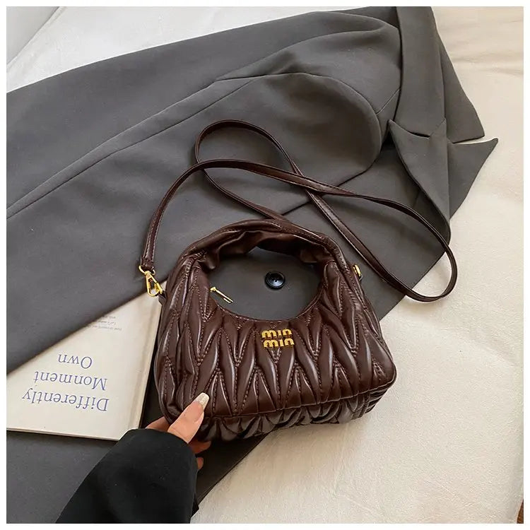 Luxury Women's Tote Bag Made Of Fine Leather Boasting Casual Simple Vintage And Paris Trendy Chic Look