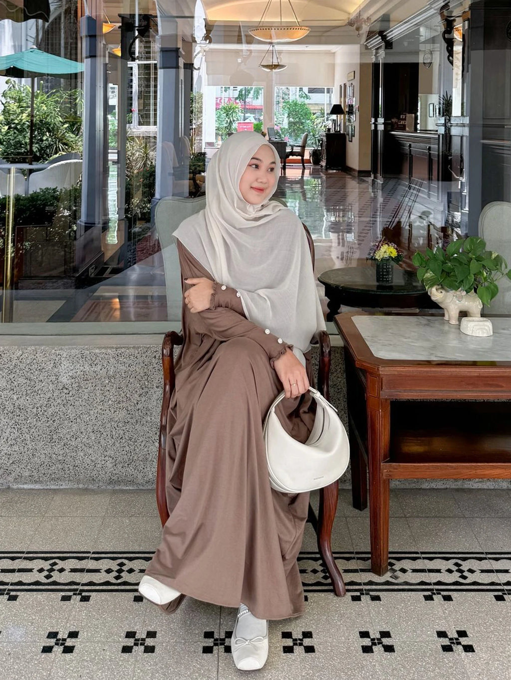 Muslim fashion women wear long sleeved loose abaya gown elegant dress