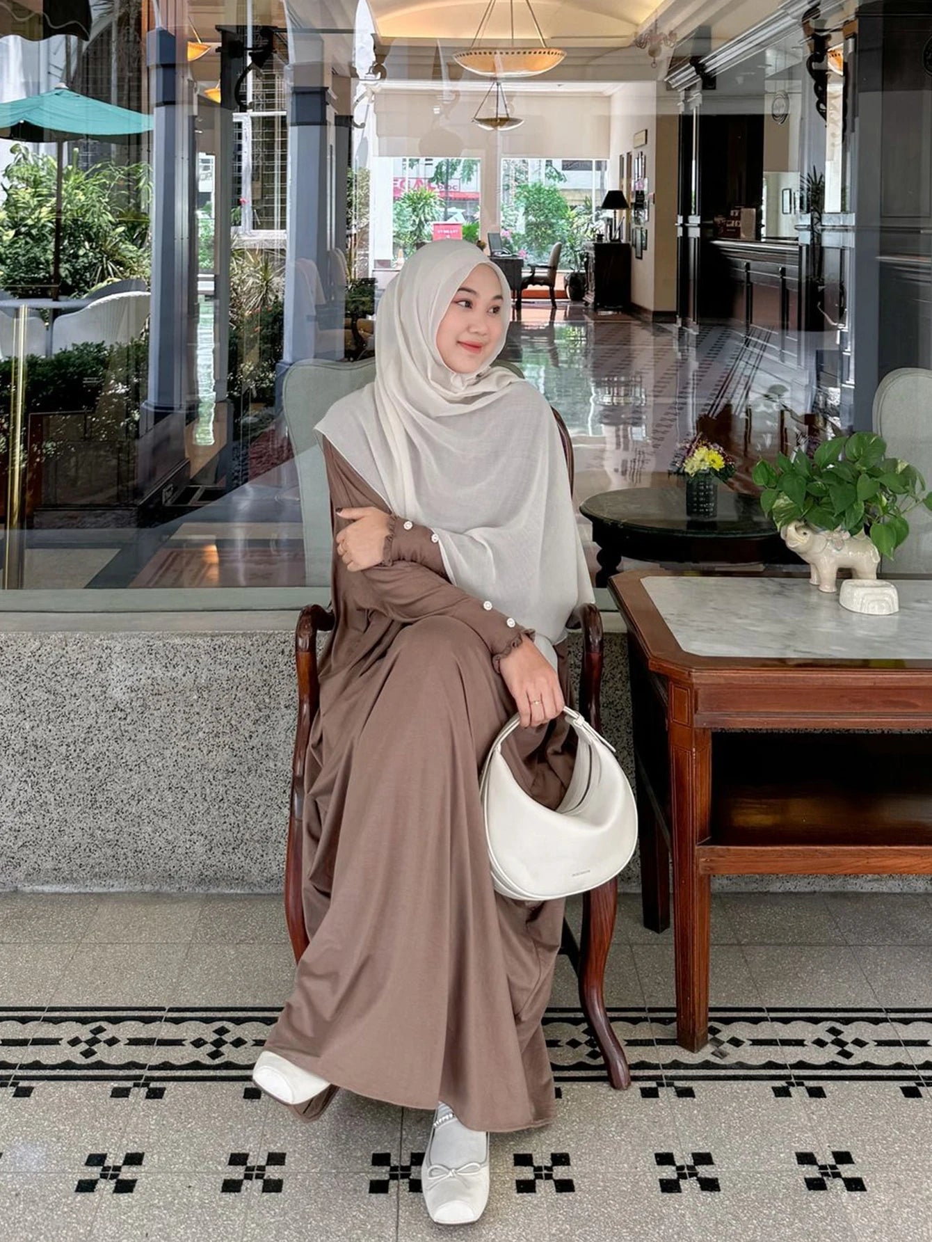 Muslim fashion women wear long sleeved loose abaya gown elegant dress