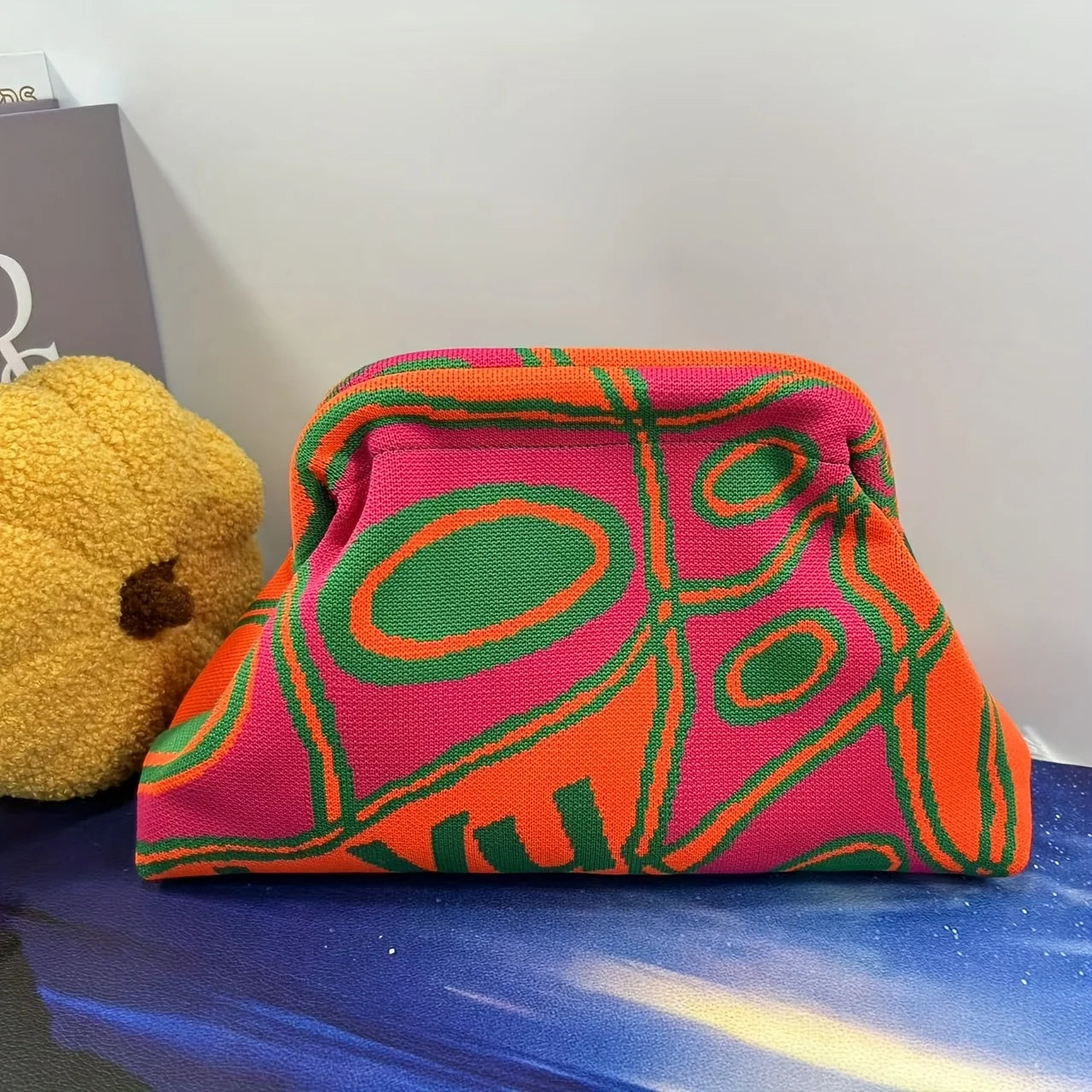 Trendy knitted clip bag versatile large capacity suitable for storage bags New high-end pattern clutch bag