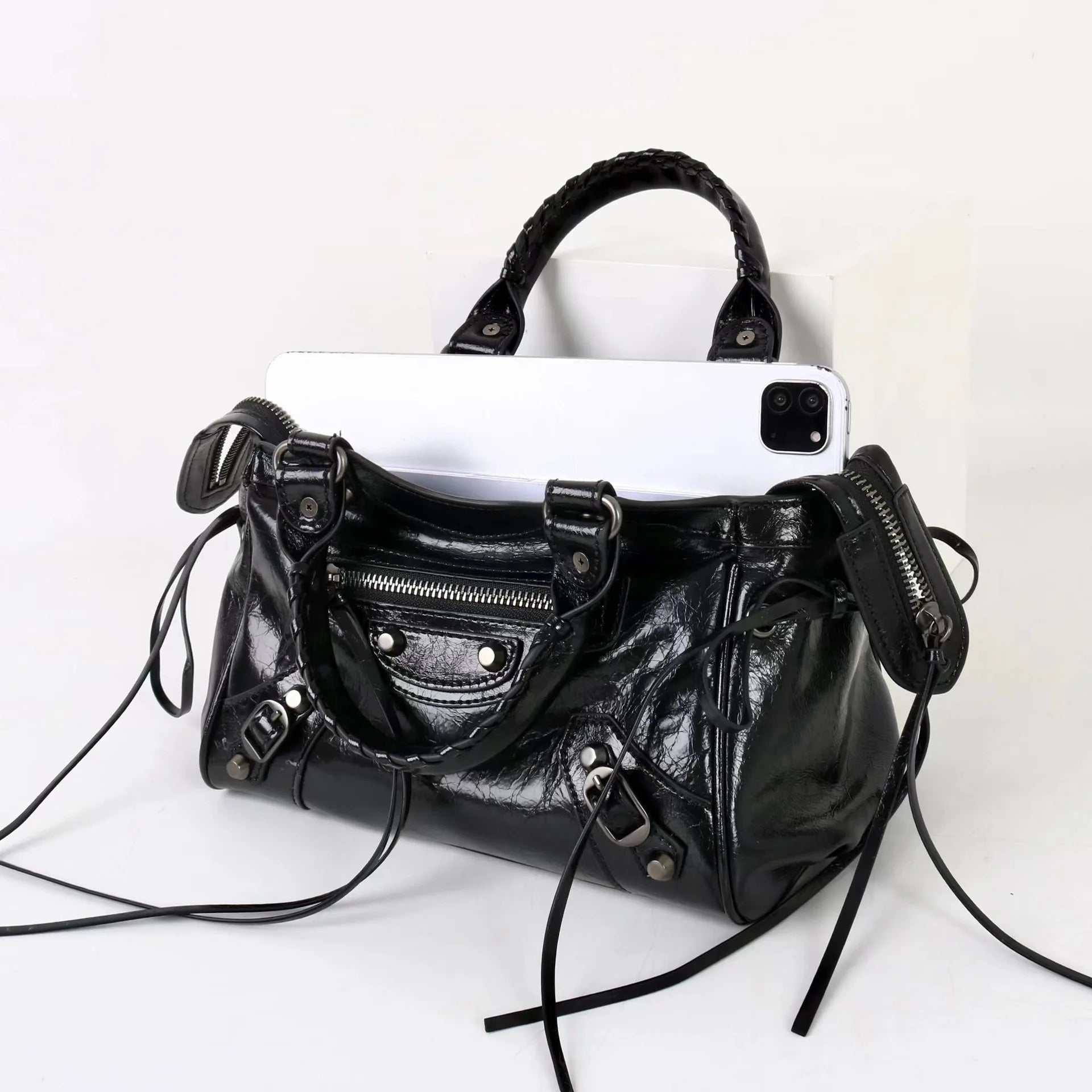 Postman's Bag Single-Shoulder Crossbody Commuter Leather Women's Chain Soft Square Bag Large Capacity Versatile Everyday