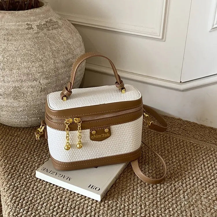 Chic Handbags For Women In Genuine Leather, By Luxury Brand With Decorative Elements, Timeless And Versatile Accessory