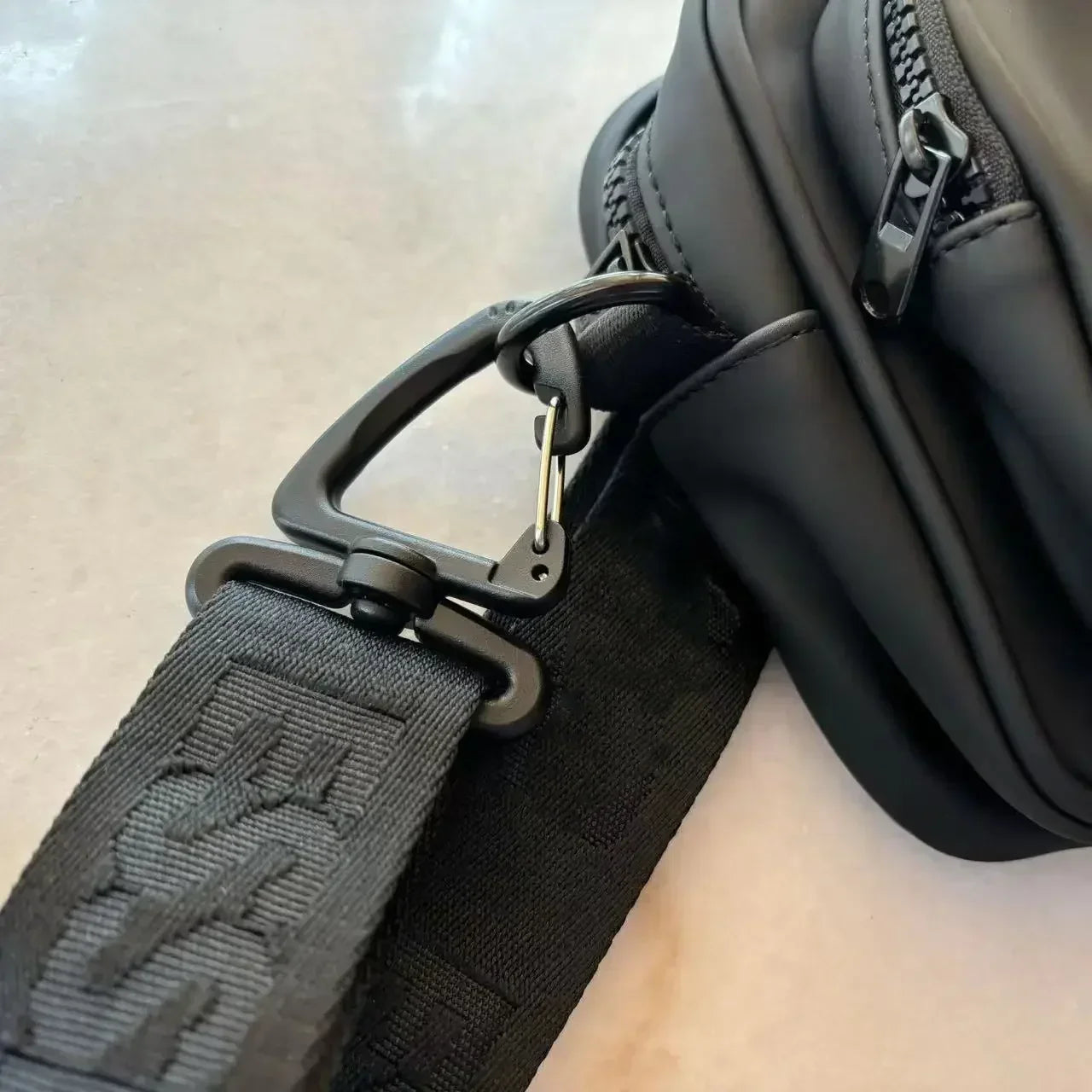 Luxury Design 3D Letters Crossbody Messenger Small Bag Unisex Belt Bag Versatile Travel Waterproof Purse Zipper Shoulder Bag