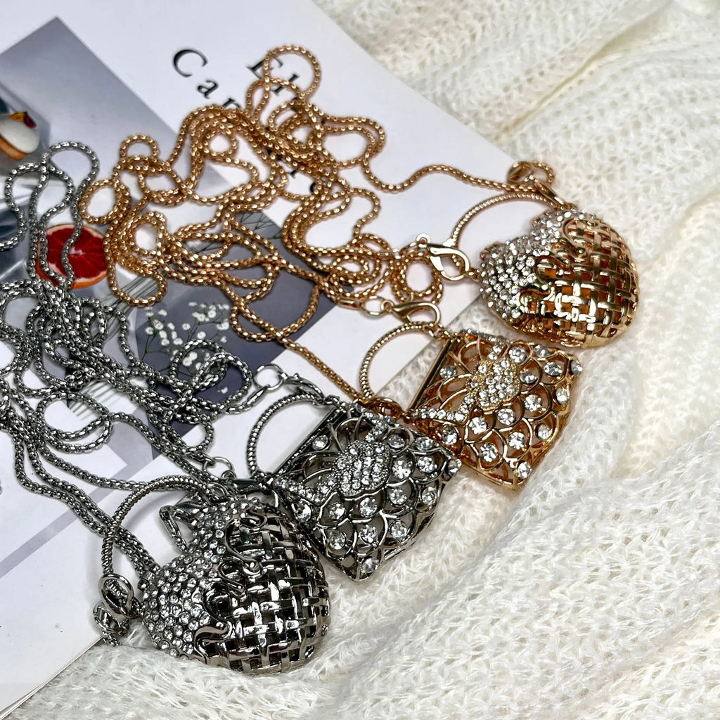 Designer hollowed out heart shaped dinner bagS for women fashionable metal style shoulder bag  mini accessory bag