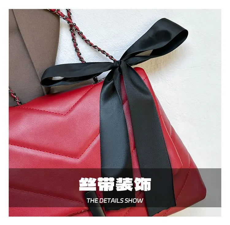 Luxury Women's Tote Bag Made Of Fine Leather Boasting Famous Designer Inspired And Casual Vintage Commuter Style