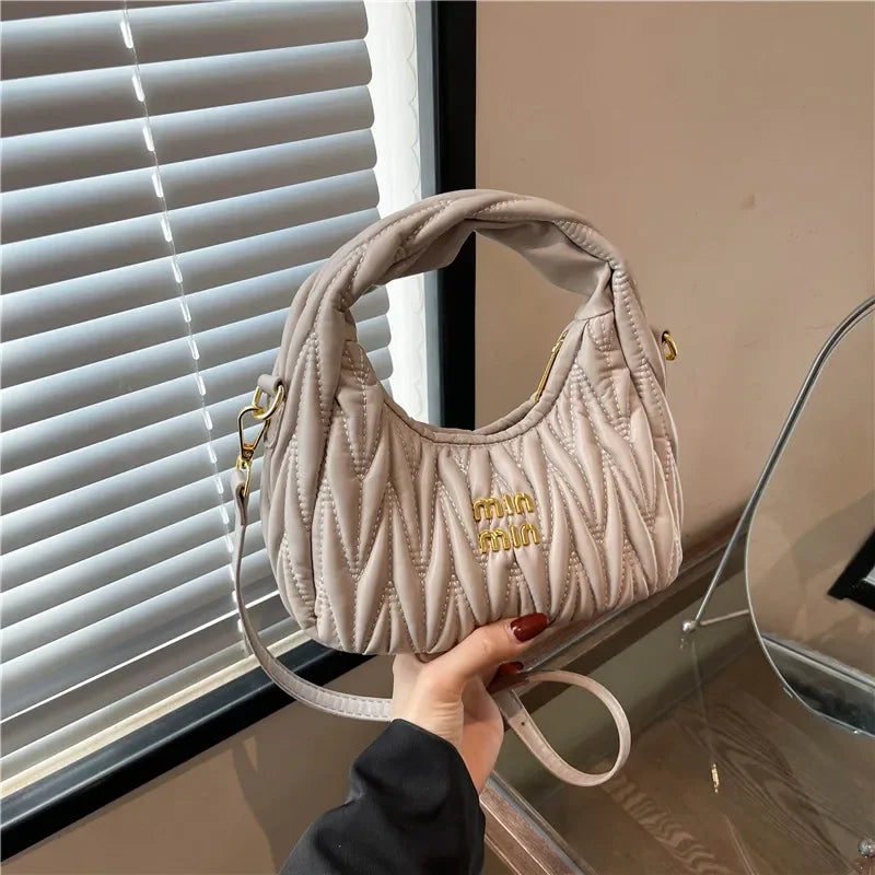 Elegant High-End Shopper Tote Bag for Fashionable Women with Large Capacity and Vintage Inspired Leather