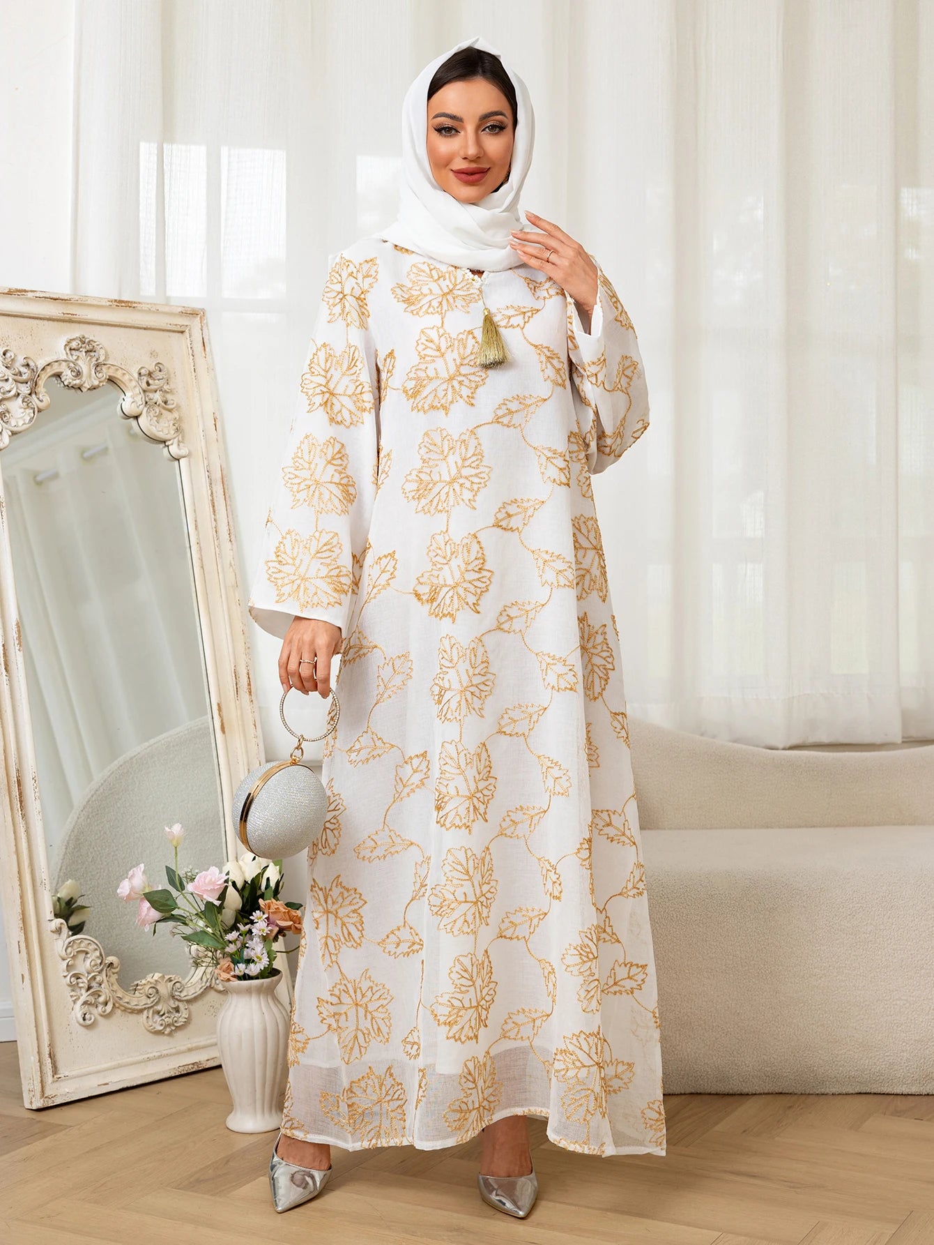 New Muslim Light Abaya Embellished with Golden Leaf Tassel Adornment for Daily Wear and Festive Occasions in Islamic Communities