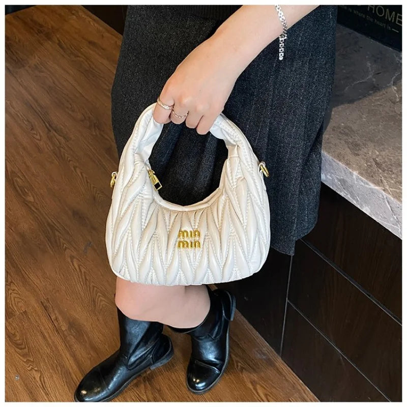 Luxury Women's Tote Bag Made Of Fine Leather Boasting Casual Simple Vintage And Paris Trendy Chic Look