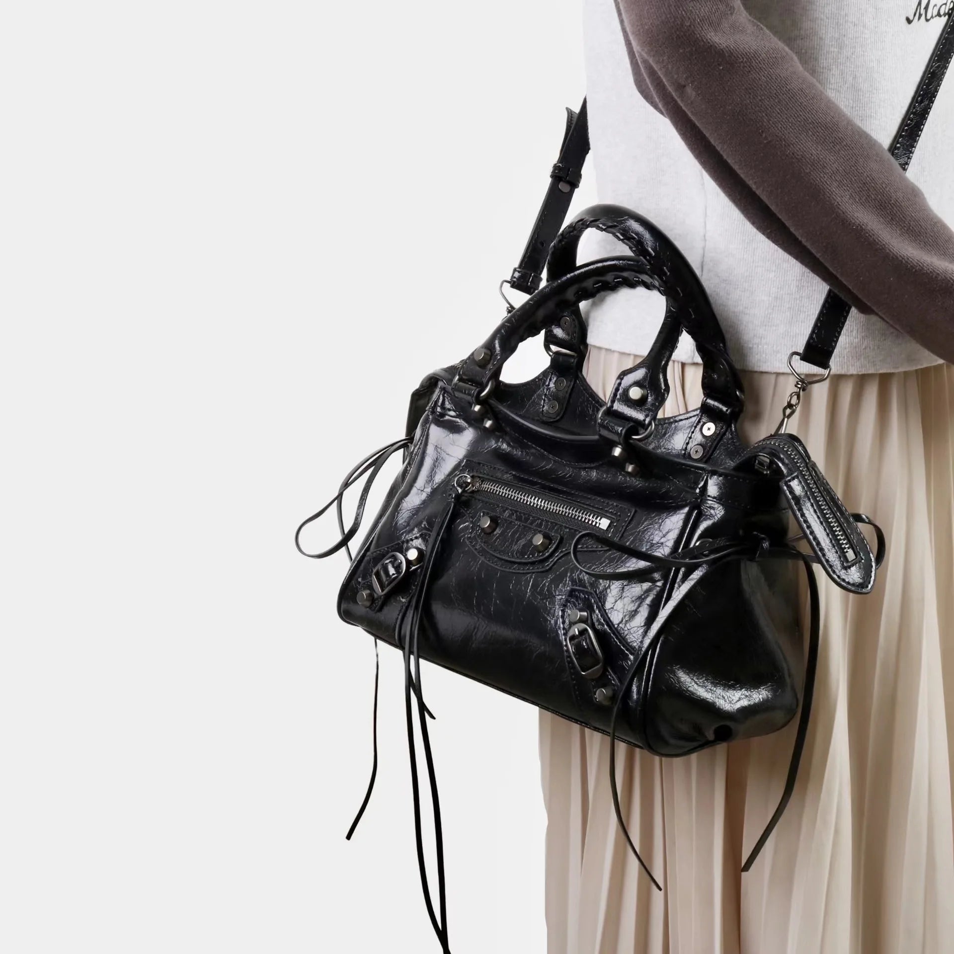 Postman's Bag Single-Shoulder Crossbody Commuter Leather Women's Chain Soft Square Bag Large Capacity Versatile Everyday