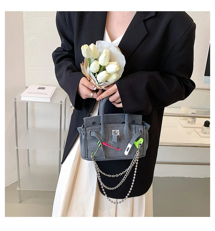 Classic Leather Messenger Bag for Ladies, Crossbody Carry Handbag, Popular and Elegant Luxury Brand