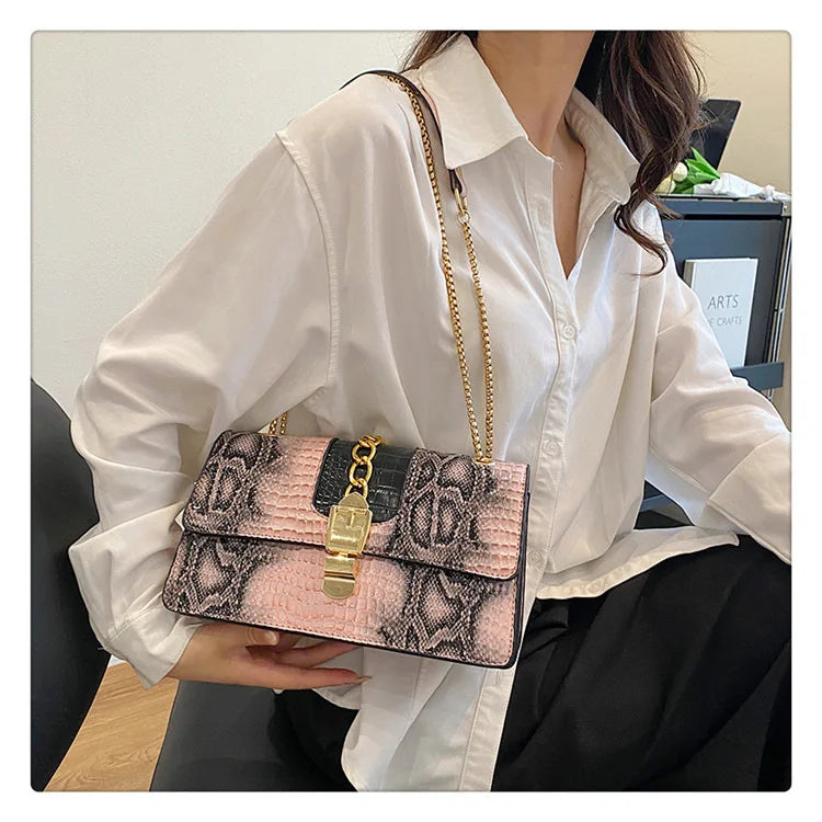 Luxury Designer Brand Bolsa New Fashion Personality Hand Bill Shoulder Bag for Women Crossbody Small Square Bag hot sale