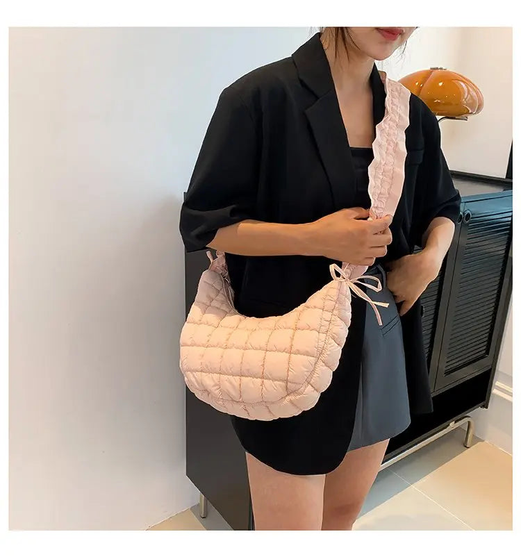 Luxury Brand Women's Handbag In Classic Elegant Leather By Famous Designer For Fashionable Ladies Must-Buy