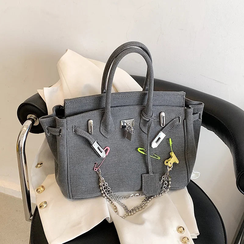 Classic Leather Messenger Bag for Ladies, Crossbody Carry Handbag, Popular and Elegant Luxury Brand