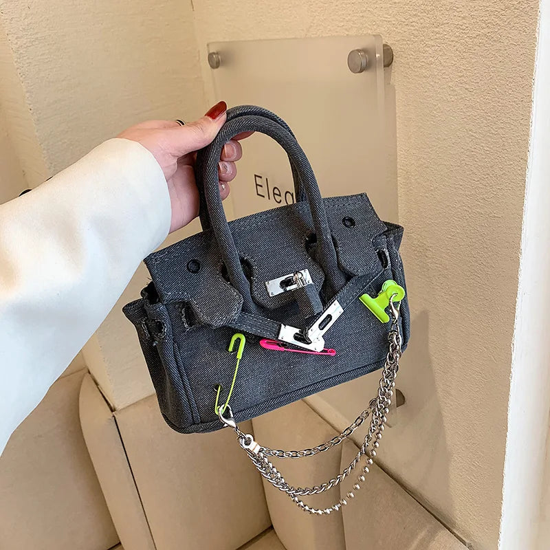 Classic Leather Messenger Bag for Ladies, Crossbody Carry Handbag, Popular and Elegant Luxury Brand