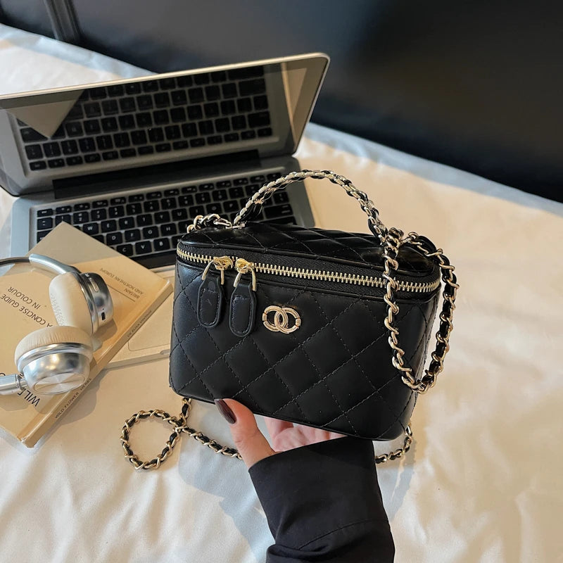 Luxury Brand Ladies Genuine Leather Messenger Bag, Elegant Shoulder Handbag By Famous Designer, Popular Crossbody Tote Bags