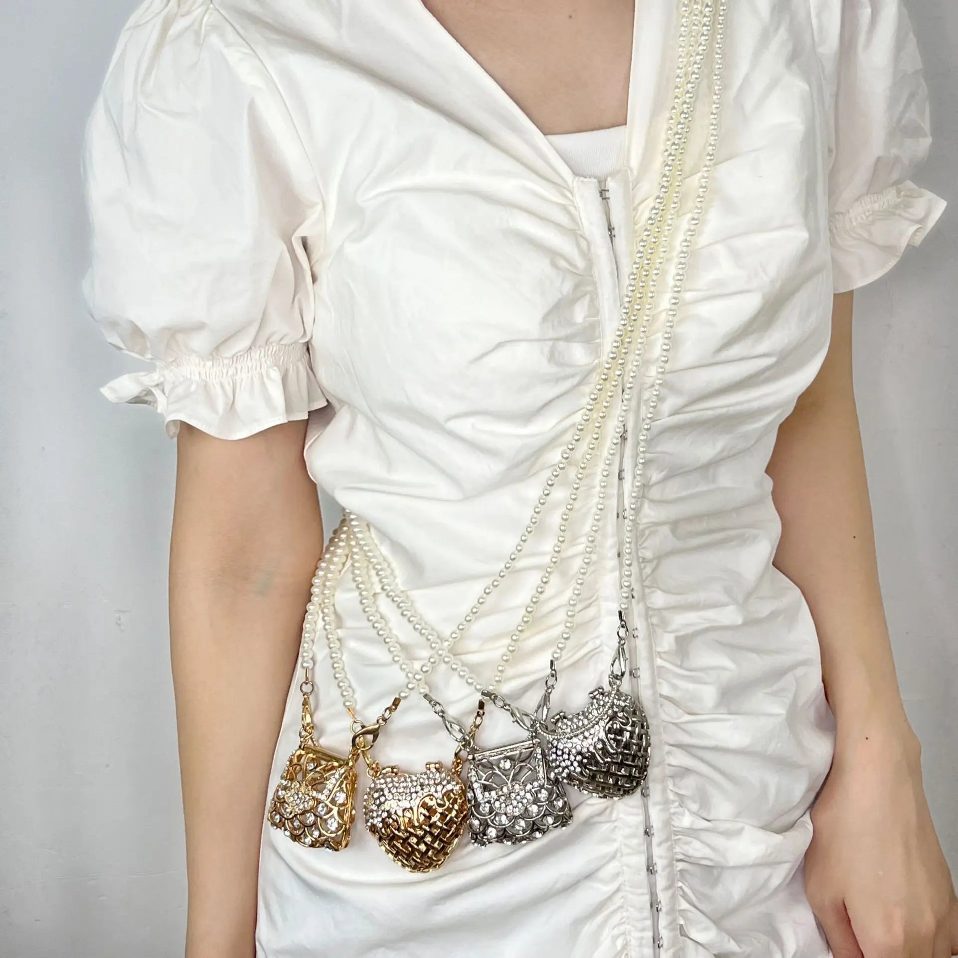 Designer hollowed out heart shaped dinner bagS for women fashionable metal style shoulder bag  mini accessory bag