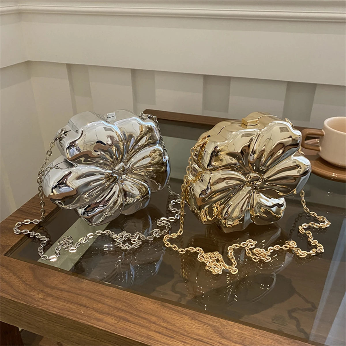 Elegant PVC Flower Shiny Evening Shoulder Bags For Women Lightweight Mini Chain Shoulder Bag Magnetic Closure For Party Dinner