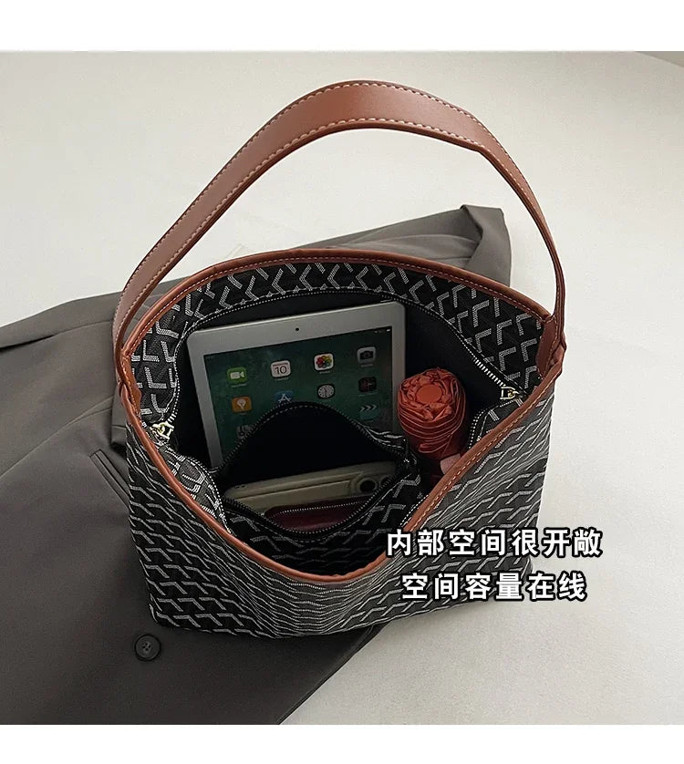 Luxury Designer Paris Fashion Tote Bag With Large Capacity And Trendy Design Ideal For Women Messenger Purse