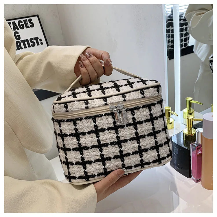 Luxury Design Portable Cosmetic Bag For Women Lightweight Toiletry Wash Storage Bags Handle Lipstick Square Makeup Purse