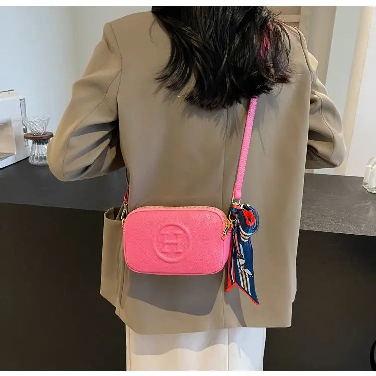 Bucket bag designer luxurious high appearance camera bag new zipper shoulder crossbody bag fashionable and versatile travel bag