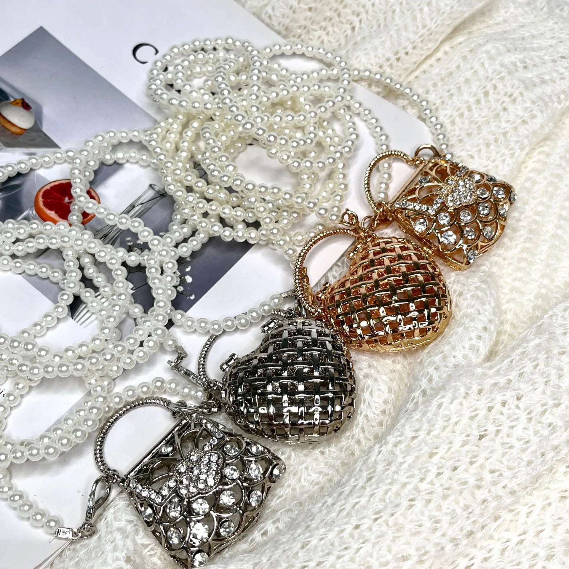 Designer hollowed out heart shaped dinner bagS for women fashionable metal style shoulder bag  mini accessory bag