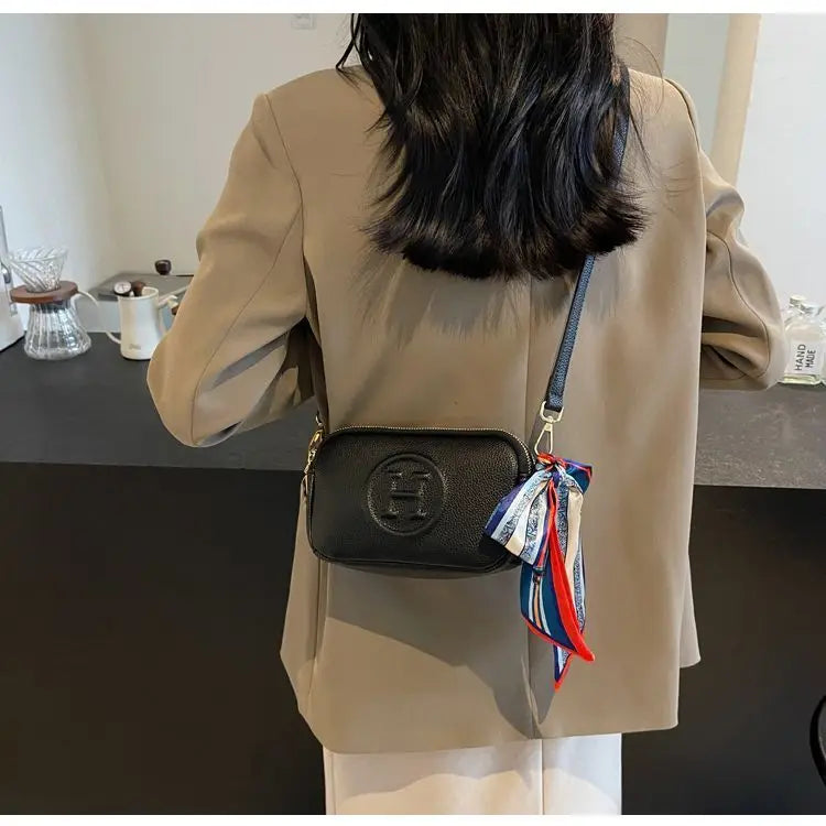 Bucket bag designer luxurious high appearance camera bag new zipper shoulder crossbody bag fashionable and versatile travel bag