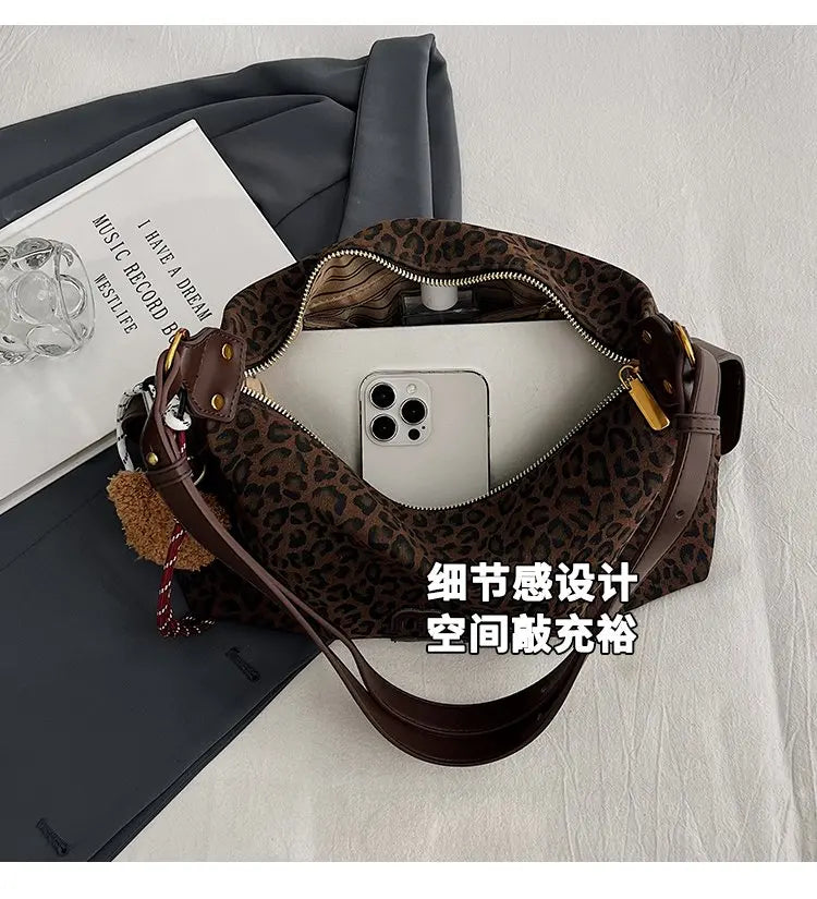 Women's Beautiful Handbag Attractive Look For Garden Parties And Outdoor Soirees Charming